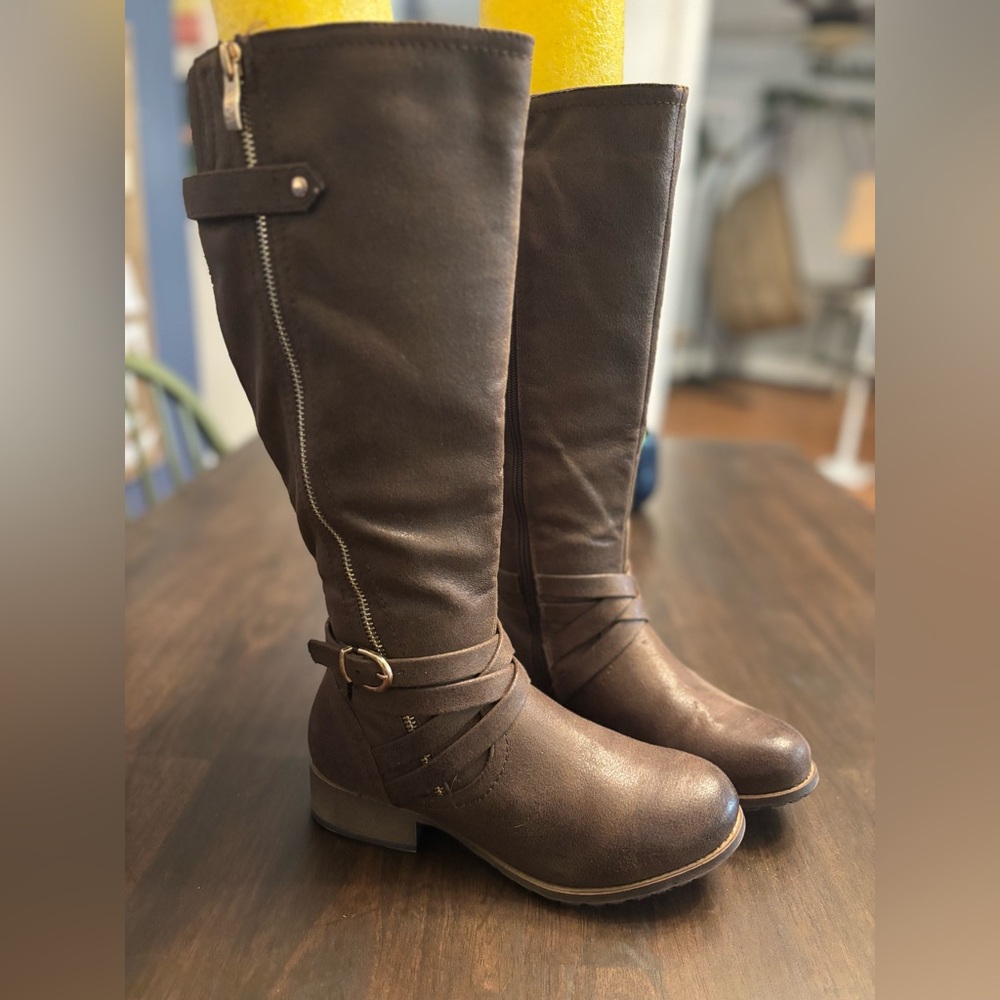 Chelsea Moreland ‘Majestic’ knee high boots with side zippers